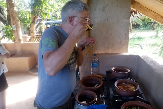 Sri Lankan Privet Cooking Class with Lunch - Eight curries, including a seafood dish