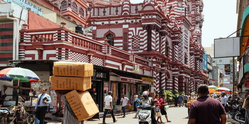 The True Essence of Colombo:Private Highlights & Hidden Gems - A pomegranate-shaped mosque and a minimalist Hindu temple