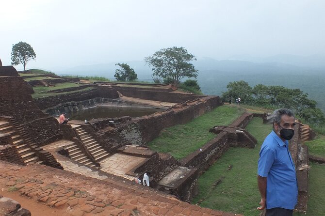 Throughout the Pearl Island in 14 Days - Day 7: The train to Ella and the Nine Arches Bridge