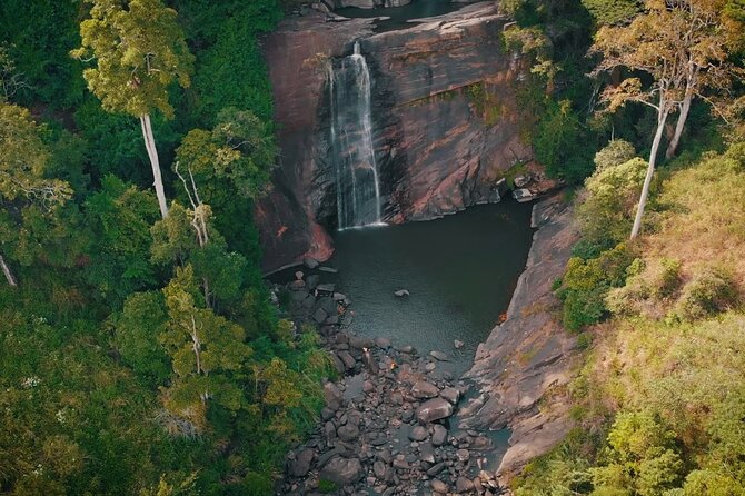 Tour to the Hidden Waterfalls around Kandy (Knuckles Range) - The driver-guide makes the day easier