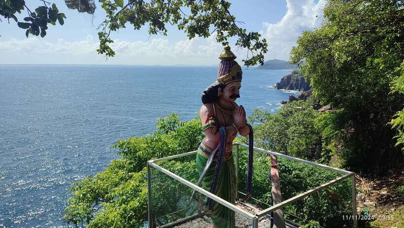 Trincomalee: City Tour with Koneswarm and Crocodile lake - Deer Park, Trincomalee Beach, and the coast