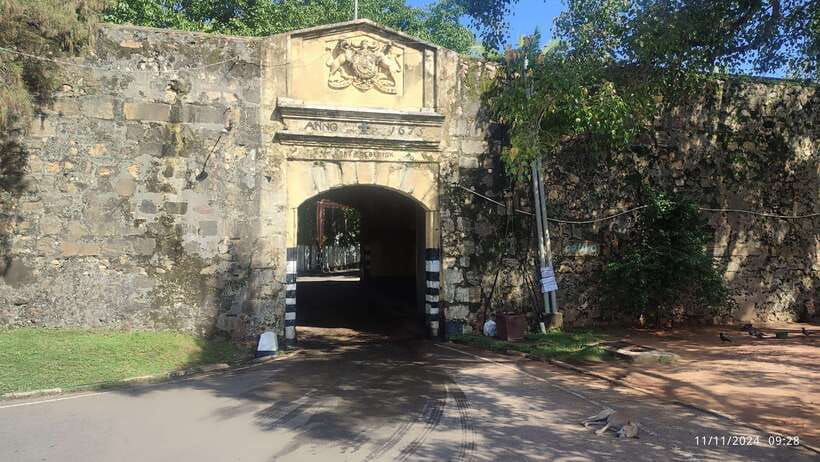 Trincomalee: City Tour with Koneswarm and Crocodile lake - Kanniyai Hot Water Springs
