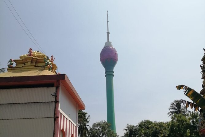 Tuk Tuk Safari Colombo Sri Lanka - Jami Ul-Alfar Mosque and the color of Pettah