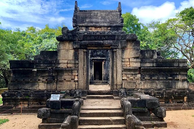 World Heritage Sigiriya and Dambulla Day Tour - Sri Muthumari Amman Kovil and Aluvihara